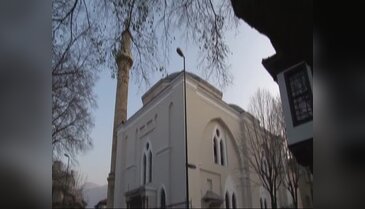 Bursa'da 648 yıllık camiden tarihi saat göz göre çalındı