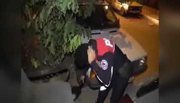 Kaçan 3 şüpheliden 2'si uyuşturucu hapla yakalandı