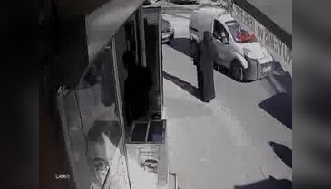 Çaldığı para iç çamaşırından çıktı