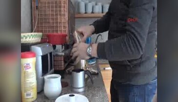 13 yıldır atanamayan öğretmen garsonluk yapıyor