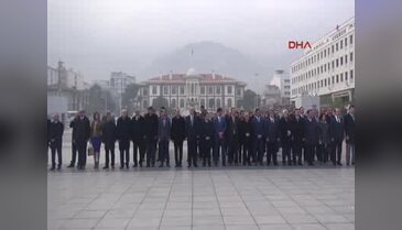 Şehit Halisdemir'in Manisa'daki öğretmenine çiçek