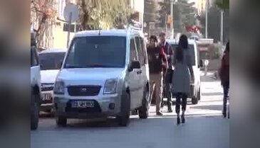 Telefonunu açmayan eşini kalbinden bıçaklayarak öldürdü