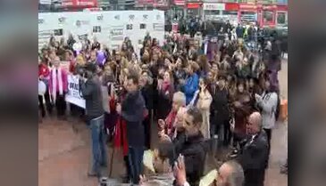 'Bebekler Duvarı' ile kadına şiddet protesto edildi