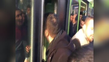 Bursa'da metro yolda kaldı vatandaşlar isyan etti