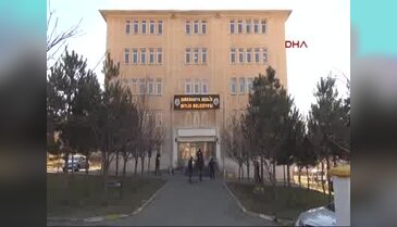 Bitlis Valisi Çınar, belediyede başkanlık koltuğuna oturdu