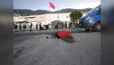 Otomobil traktöre çarptı: 2 ölü, 3 yaralı