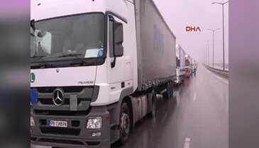Kapıkule'de 13 kilometre TIR kuyruğu