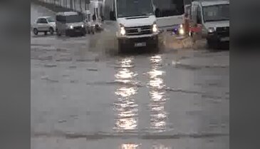 Çorlu'da caddeler göle döndü