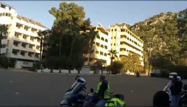 3 kişinin bindiği motosiklet kaza yaptı