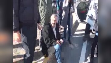 Hasta taşıyan ambulans, aniden çıkan otomobile çarptı