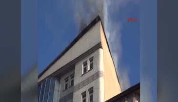 Yüksekova'da 4 katlı binada çıkan yangın korkuttu