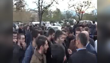 Üniversitede 'omuz atma' kavgası