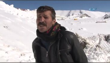 Uzun hava söyleyerek kurtarılmayı bekledi