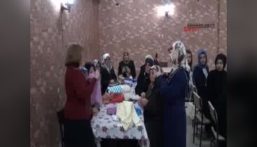 İşitme engellilere tercüman eşliğinde örgü kursu