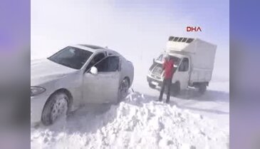 Tendürek Dağı'nda vatandaşlar donma tehlikesi geçirdi