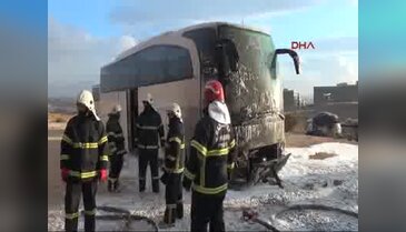 Varillerden sızan akaryakıt alev aldı; 3 araç zarar gördü