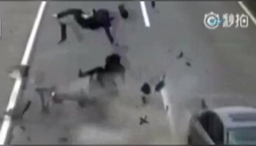 Motosiklet otomobille böyle çarpıştı: 1 ölü, 1 yaralı