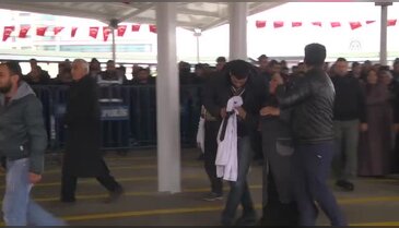 Bursalı şehidin tabutuna damatlık gömleği örtüldü