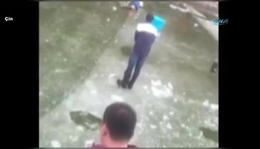 Buz tutan göl ağırlığı kaldıramadı!