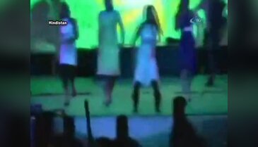 Sahnedeki dansçıyı böyle vurdu!