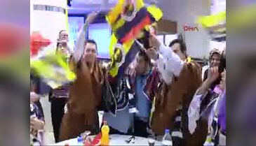 Fenerbahçeli futbolcular engellilerle bir araya geldi