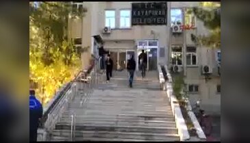 Diyarbakır'da DBP'li 2 belediye başkanı gözaltına alındı