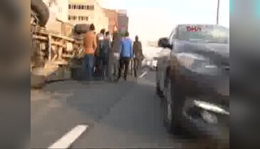 Zırhlı polis aracı devrildi!
