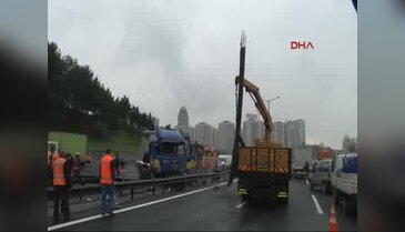 TEM'de TIR kazası! Trafik felç oldu