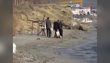 Denize atılan dini kitaplar bulundu