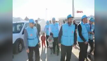 Akçakale'de Suriyelilere Kuran dağıtıldı