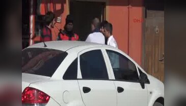 Polisin dizi setine uzun namlulu silah baskını
