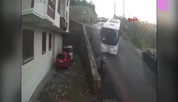 Buzlu yolda mucize eseri ölümden döndüler