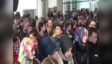 Davutoğlu, üniversite öğrencileriyle buluştu