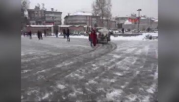 Sivas'ta kar yağışı etkili oldu
