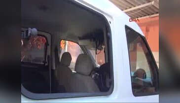 Polis otosuna kafa vurdu, camını kırdı