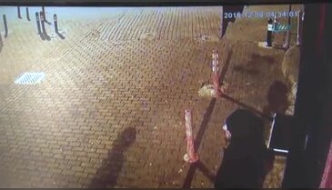Bursa'da acemi hırsızlar ikinci defa geldikleri dükkanın kapısını açamadı