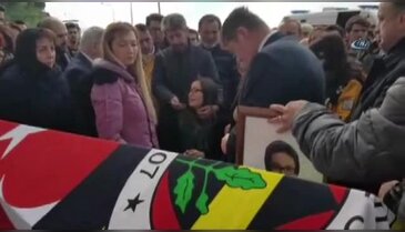 Berkay'ın tabutuna Fenerbahçe bayrağı örtüldü