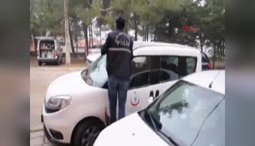 Toplum Sağlığı Merkezi'nin camlarını kırıp, aracını zarar verdiler