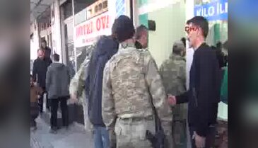Tuğgeneral Tokel, Yüksekova'da esnafı ziyaret etti