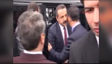 Bakan Çelik, Siverek'te şehit polisin ailesini ziyaret etti
