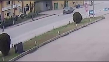 Otomobil bisikletliye böyle çarptı