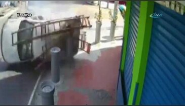 Otomobil pikabı böyle devirdi