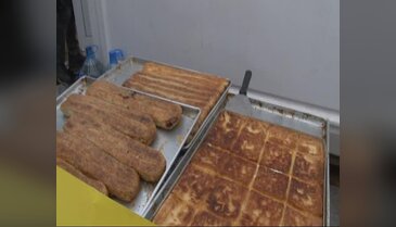 Bursa'da polise börek ikram ederek destek verdiler