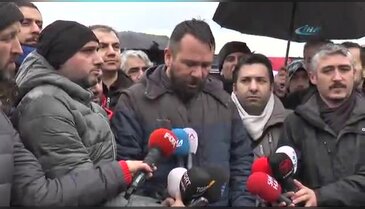 Gazeteciler şehitler için karanfil bıraktı