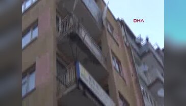 HDP Manisa İl Başkanlığı binasında yardım malzemeleri çıktı