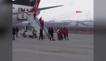 Galatasaray'a Erzincan'da meşaleli karşılama