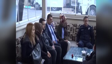 Bursa'da Çevik Kuvvet Müdürlüğü'nü ziyaret edip, polislere baklava ikram ettiler