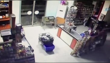 Şaşkın hırsızlar kamerada