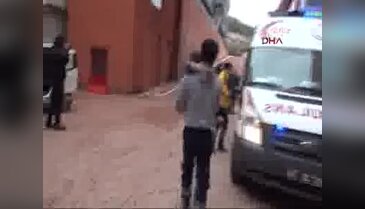 Yangında dumandan etkilenen 4 kardeş hastaneye kaldırıldı