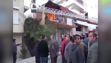 Antalya'nın Serik İlçesi'nde bir ev çıkan yangında zarar gördü.